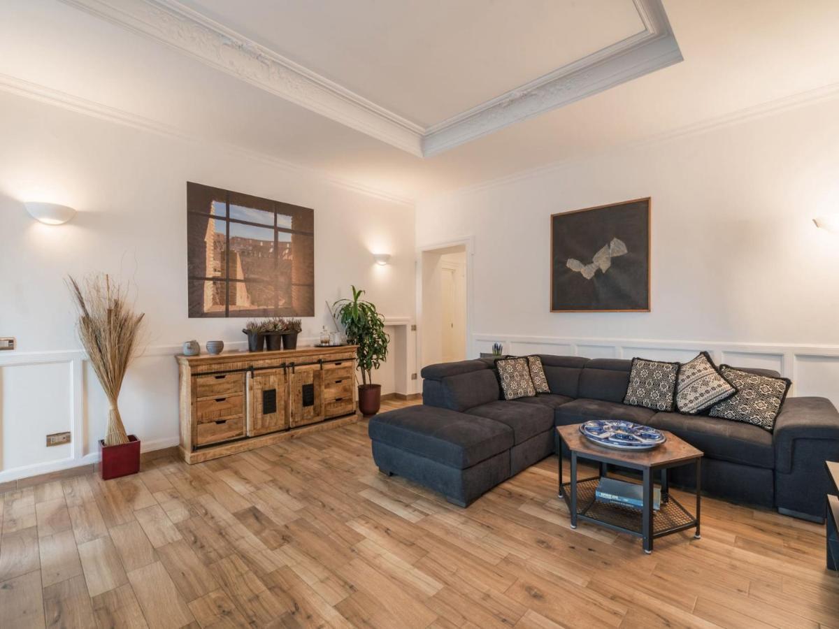 The Best Rent - Elegant Three-Bedroom Apartment A Few Steps From Fontana Di Trevi エクステリア 写真