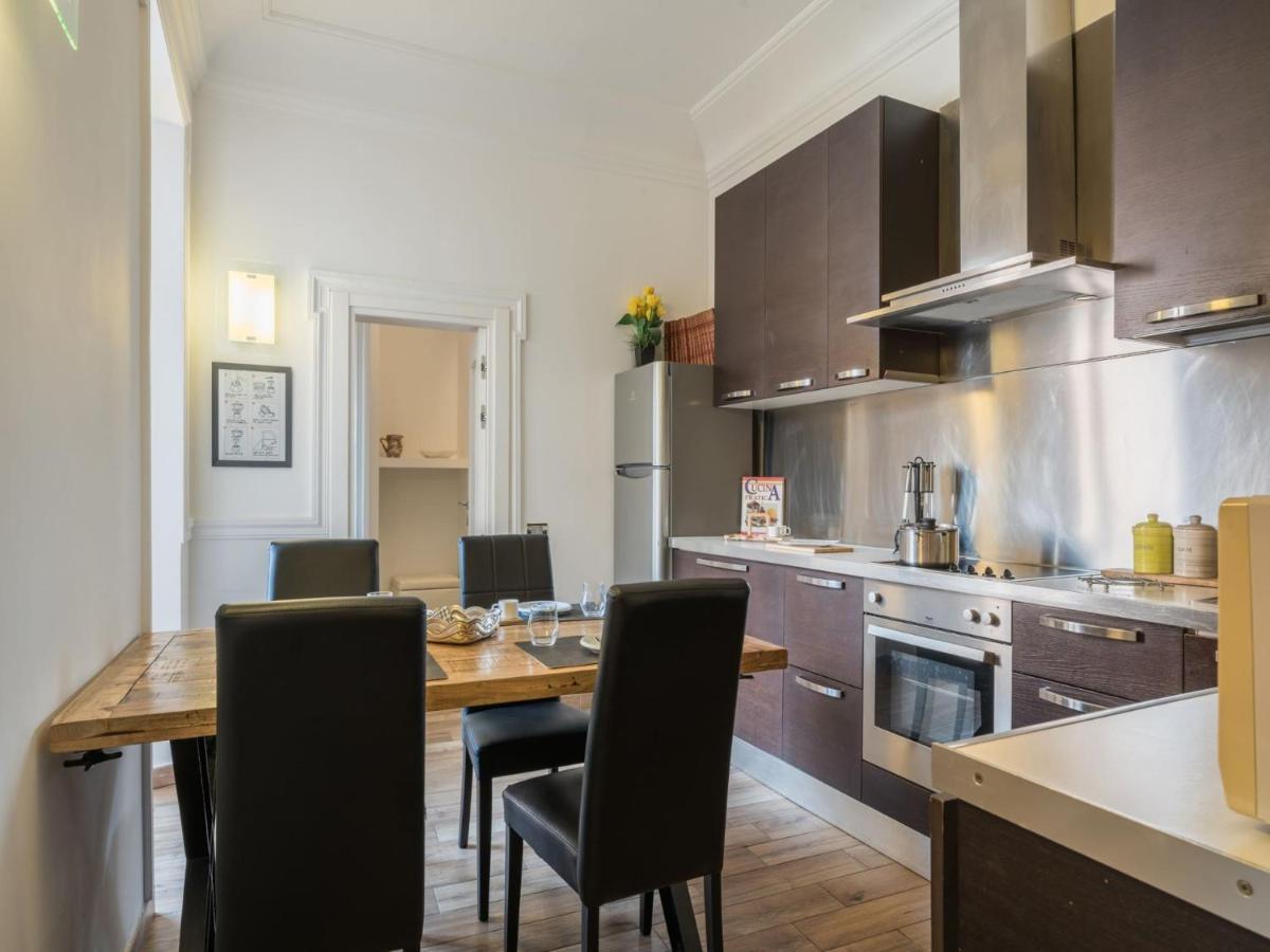 The Best Rent - Elegant Three-Bedroom Apartment A Few Steps From Fontana Di Trevi エクステリア 写真